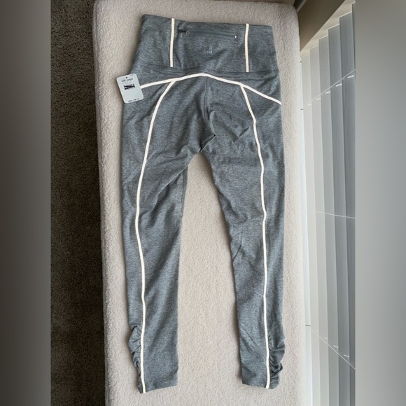 Free People Movement - Cropped Legging - Size XS - Picture 5 of 6